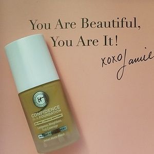 It Cosmetics Confidence in a Foundation.